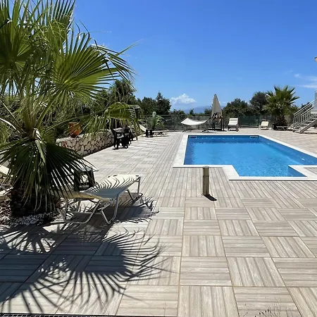 Evangelia Karavádhos