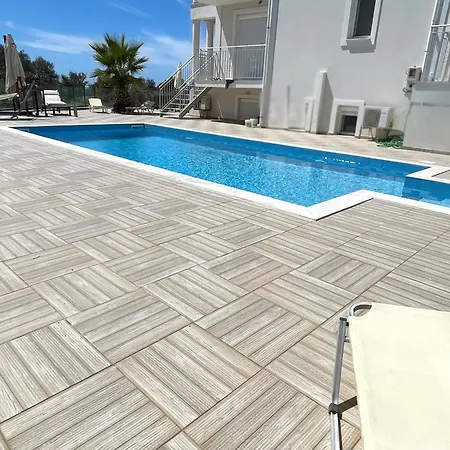 Evangelia Villa Karavádosz