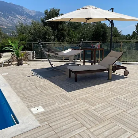 Evangelia Karavádhos